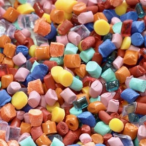 Μικροπλαστικά: «Μέχρι και μια ολόκληρη πιστωτική κάρτα καταπίνουμε κάθε εβδομάδα»