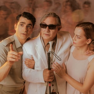 «Άρωμα Γυναίκας» στο Θέατρο Βρετάνια: Μια ιστορία για όσα δεν βλέπουν τα μάτια