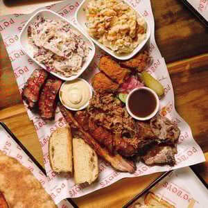 Po’ Boys Thessaloniki: Καπνιστές γεύσεις αμερικανικού Nότου στα Άνω Λαδάδικα