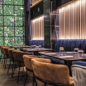 Amber Athens: Καθημερινή στάση σε έναν χώρο με υψηλή αισθητική και ελληνική γευστική ψυχή