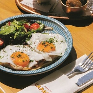 Αθηναϊκή Ταράτσα: Brunch με θέα την Ακρόπολη και γεύσεις από την ελληνική παράδοση