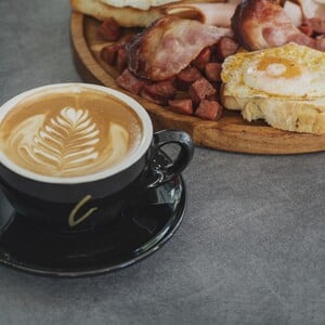 Braxton: Ένα μοντέρνο brunch spot που έκανε viral το πρωινό για δύο