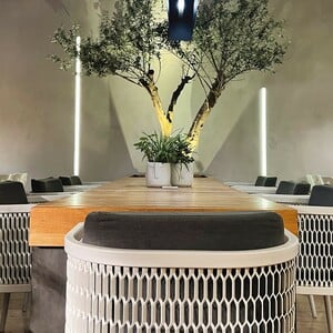 Moma Urban Eatery & Bar: Μια κουζίνα χωρίς χρονικούς περιορισμούς σε μυεί στις γεύσεις της πόλης