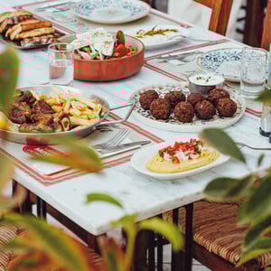 Όψον: Ξαναφέρνει στο τραπέζι τη γεύση της παρέας