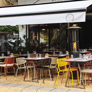 Το Σχολαρχείο της Κυψέλης: Αγαπημένο στέκι που αναβιώνει την έννοια της γειτονιάς