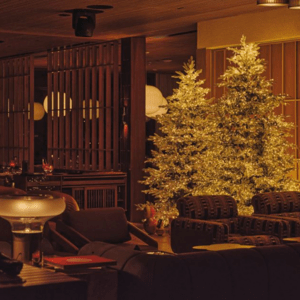 Γιορτές στα Asteria: H γειτονιά της Γλυφάδας φοράει τα καλά της και γεμίζει με εορταστικό φως