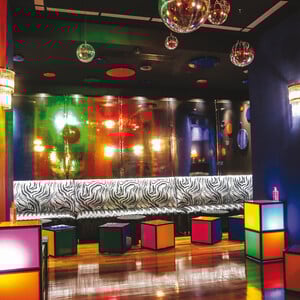 Ντισκομπάλα: Βραδιές βγαλμένες από τα ’80s