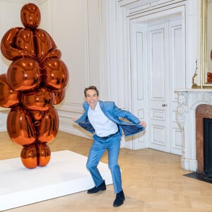 Ο Τζεφ Κουνς συζητά με Έλληνες δημοσιογράφους στο Μουσείο Κυκλαδικής Τέχνης