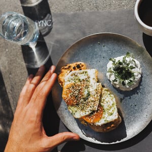 Sync: Γεύσεις πρωινού σε μια street ατμόσφαιρα όπου δεν στριμώχνεσαι ποτέ