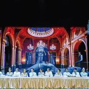 Αλεξάνδρεια: Για λίγες ακόμα παραστάσεις, η πόλη-μνήμη ζωντανεύει στη σκηνή του Παλλάς