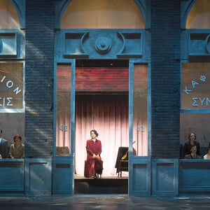 Astoria: H ξενιτιά γίνεται τραγούδι στη σκηνή του Παλλάς