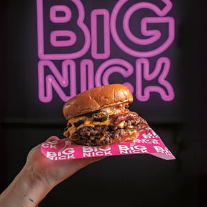 Big Nick: Εδώ το μπέργκερ είναι προσωπική υπόθεση