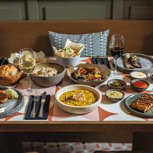 Yphes: Ένα αυθεντικό bistro με αθηναϊκό αέρα και μεσογειακή κουζίνα