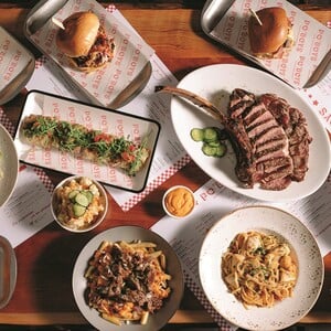 Po’ Boys BBQ: Καπνιστές ιστορίες από τον Νότο της Αμερικής στο κέντρο της Αθήνας