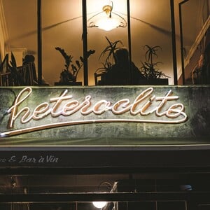 Heteroclito: Ένα bar à vin που λειτουργεί ως χάρτης της οινικής απόλαυσης