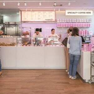 Overoll: Το brunch spot που έκανε το κρουασάν καθημερινή γεύση