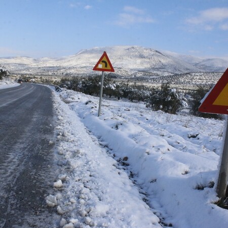 Κακοκαιρία Ζηνοβία: Προβλήματα από τις χιονοπτώσεις σε Στερέα Ελλάδα, Κρήτη και Πελοπόννησο