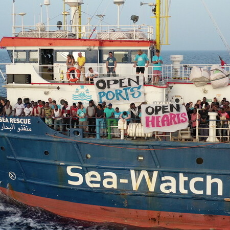 Το Sea-Watch 3 επιστρέφει στη Μεσόγειο, αλλά χωρίς την Καρόλα Ρακέτε