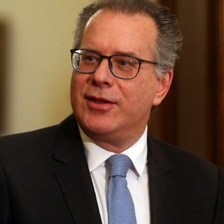 Κουμουτσάκος: Οι βραχονησίδες «δεν είναι το πλάνο της κυβέρνησης»