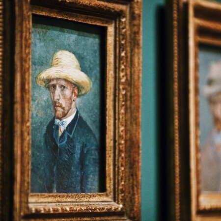 Μία περιήγηση στους πιο εμβληματικούς πίνακες του Βαν Γκογκ στις αίθουσες του μουσείου του