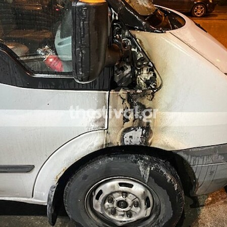 Θεσσαλονίκη: Εμπρηστική επίθεση σε οχήματα εταιριών courier