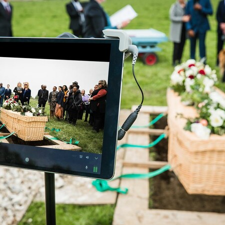 Τηλέ-κηδείες: Πενθώντας από απόσταση τον καιρό του κορωνοϊού