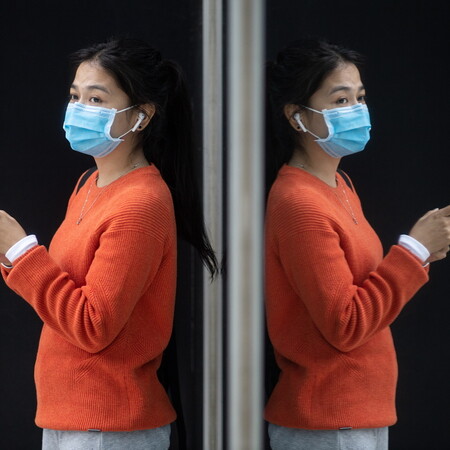 Χονγκ Κονγκ: 10 εκατ. μάσκες δωρεάν από δισεκατομμυριούχο - Με ειδικά αυτόματα μηχανήματα