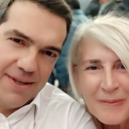 Η Αυλωνίτου απαντά για την αλλόκοτη selfie με τον Τσίπρα και τα παραμορφωμένα από τα φίλτρα πρόσωπα