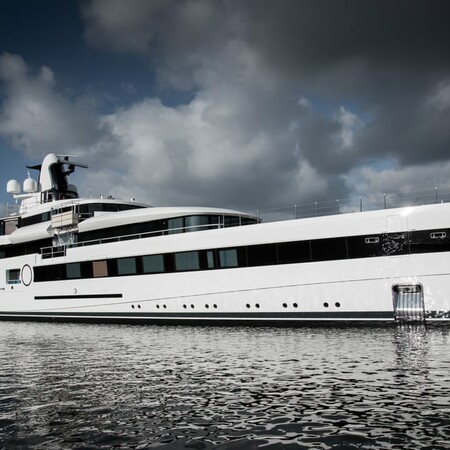 Δισεκατομμυριούχος αγόρασε το πρώτο σούπερ γιοτ με κινηματογράφο IMAX