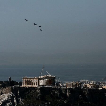 Χαμηλές πτήσεις μαχητικών αεροσκαφών πάνω από την Ακρόπολη