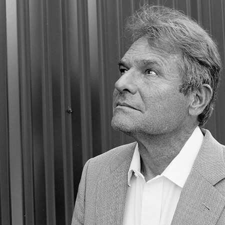Πέθανε ο συγγραφέας του μυθιστορήματος «Δέντρο από Καπνό», Ντένις Τζόνσον