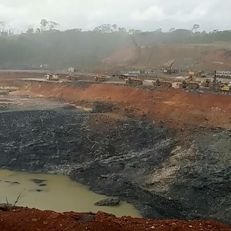 Λιβερία: Πάνω από 40 άνθρωποι παραμένουν εγκλωβισμένοι σε χρυσωρυχείο