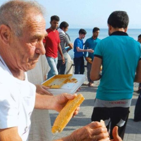 Ο Γιούνκερ αποχαιρετά τον Διονύση Αρβανιτάκη, «τον φούρναρη που κάθε μέρα έδινε ψωμί σε ταλαιπωρημένες ψυχές»