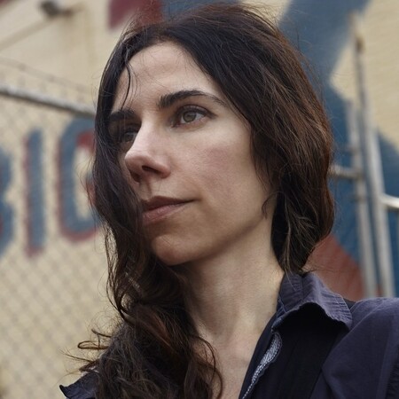 Δύο νέα τραγούδια της PJ Harvey - Καινούργια μουσική από το σάουντρακ του «All About Eve»
