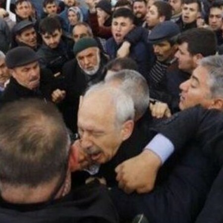 Τουρκία: Μέλος του ΑΚΡ ανάμεσα στους συλληφθέντες για την επίθεση στον Κιλιτσντάρογλου