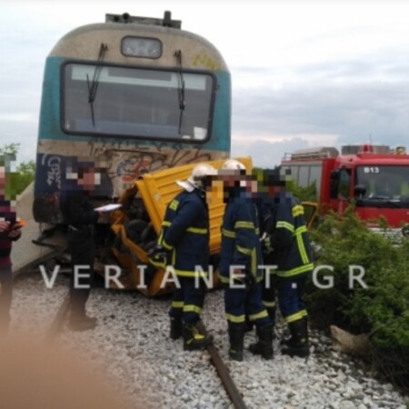 Τραγωδία με δύο νεκρούς στη Βέροια - Τρένο παρέσυρε αυτοκίνητο