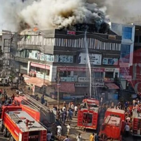 Τραγωδία στην Ινδία: Δεκάδες μαθητές νεκροί από πυρκαγιά σε εμπορικό κέντρο