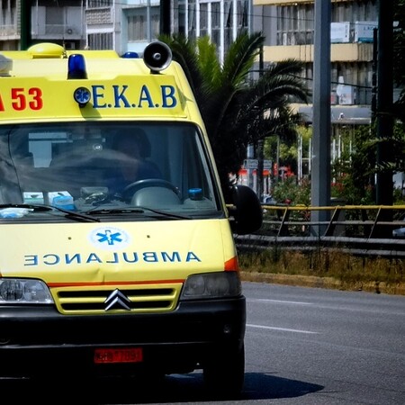 Σοβαρό τροχαίο στη Βάρκιζα - Πληροφορίες για τρεις τραυματίες