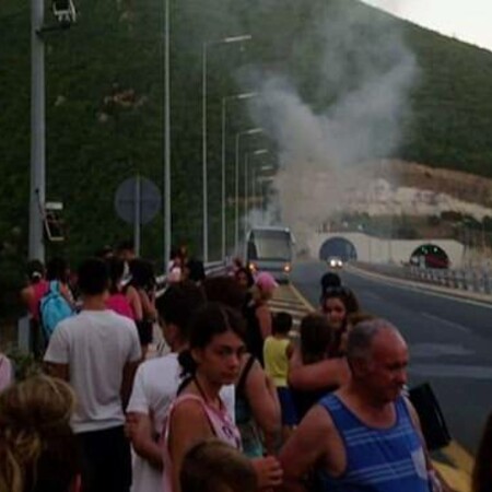 Συναγερμός στην Κοζάνη: Τουριστικό λεωφορείο έπιασε φωτιά εν κινήσει