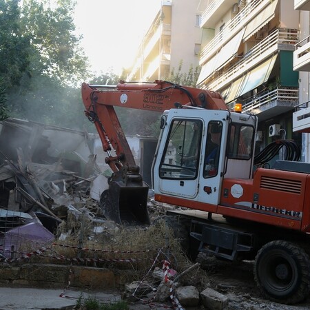 Κατεδαφίζονται 13 επικίνδυνα κτίρια στην Αθήνα