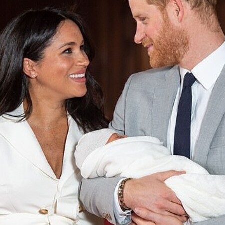 Με απόλυτη μυστικότητα, Μέγκαν Μαρκλ και πρίγκιπας Χάρι βαπτίζουν το βασιλικό μωρό