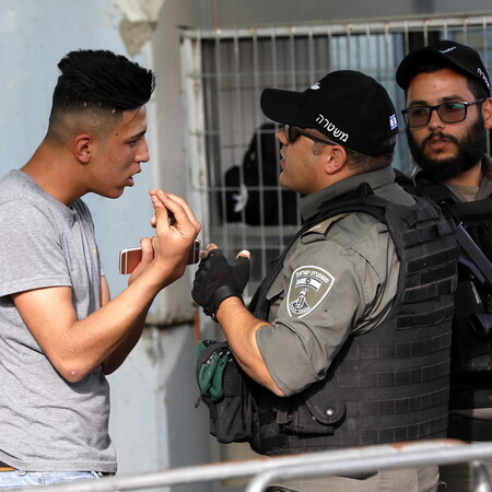 Ισραηλινή αξιωματικός πυροβολεί στην πλάτη άοπλο Παλαιστίνιο «για πλάκα»