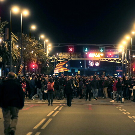 Βαρκελώνη: Χιλιάδες αυτονομιστές διαδήλωσαν κατά της επίσκεψης του βασιλιά Φελίπε ΣΤ'