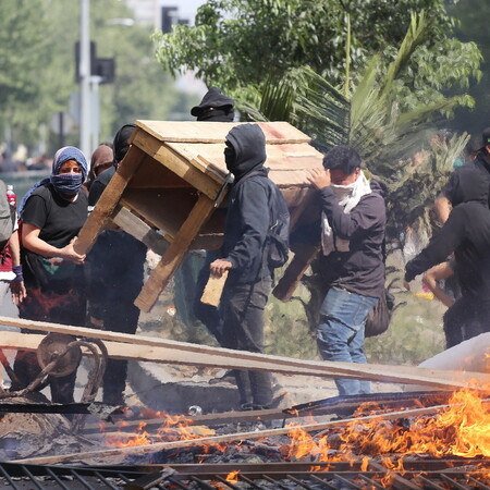 Χιλή: Οι Αρχές επιβεβαιώνουν δύο νεκρούς από τις ταραχές στο Σαντιάγο