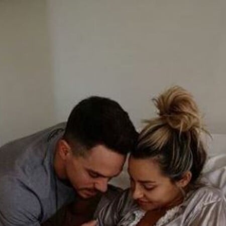 Πετρούνιας - Μιλλούση: Η πρώτη φωτογραφία με το μωρό στο μαιευτήριο