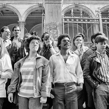 10 φωτογραφίες του Μπάμπη Τσόκα απ' την 25 Μαρτίου του 1990, όταν η Ελλάδα ήταν μπροστά σ' ένα σταυροδρόμι