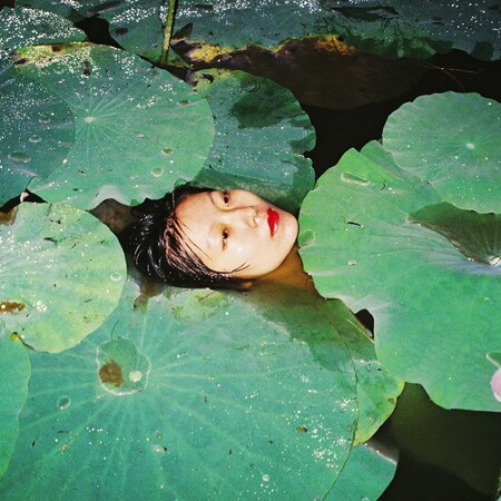 O Ren Hang εκδίδεται απ' τον Taschen, ωμός και ερωτικός όπως πάντα (ΝSFW)