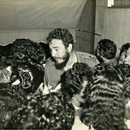 Ο Fidel Castro, οικείος, ανθρώπινος και γλεντζές― σε ανέκδοτες φωτογραφίες