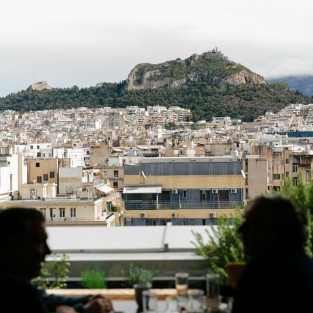 Η ζωή στην Ομόνοια δείχνει διαφορετική από τον δέκατο όροφο