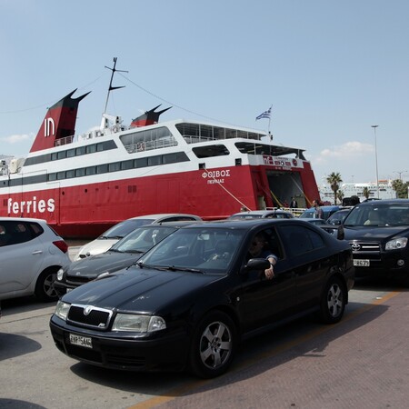 Πειραιάς: Κυκλοφοριακά προβλήματα στους δρόμους προς το λιμάνι - Οι Αθηναίοι φεύγουν
